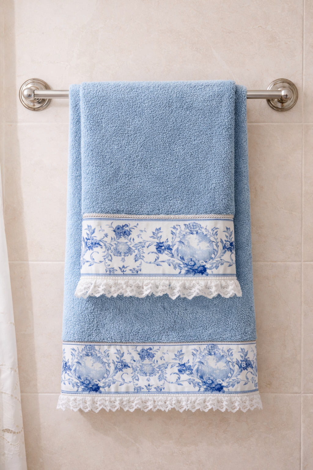 Porcelain in white blue