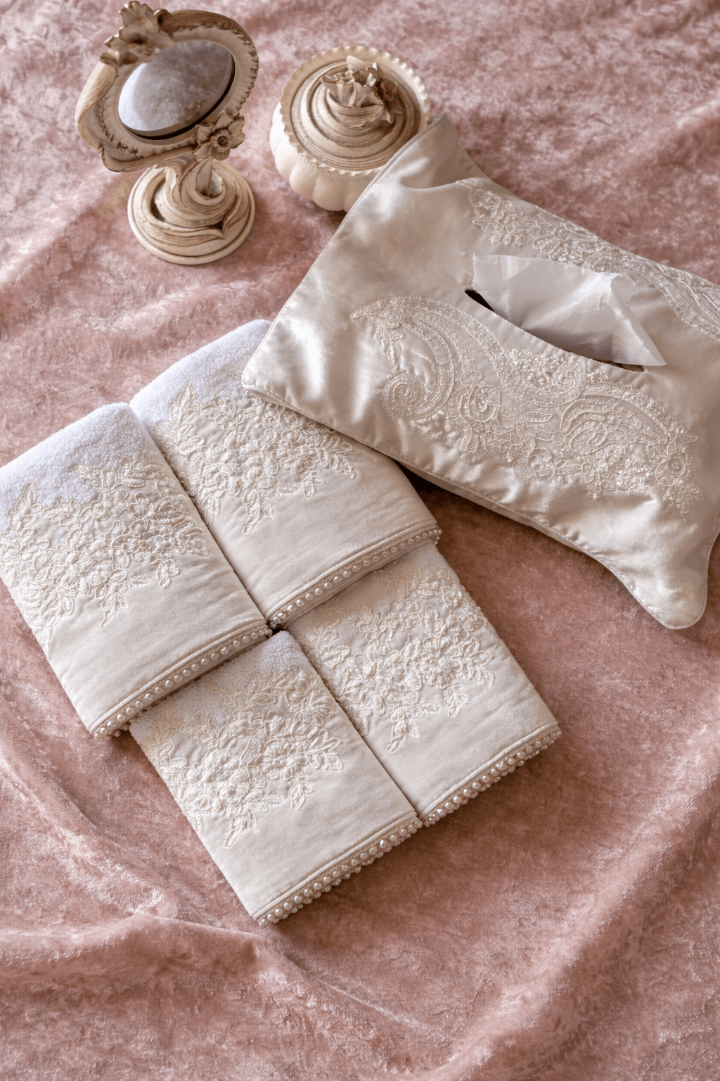 Velvet Bloom in Off white