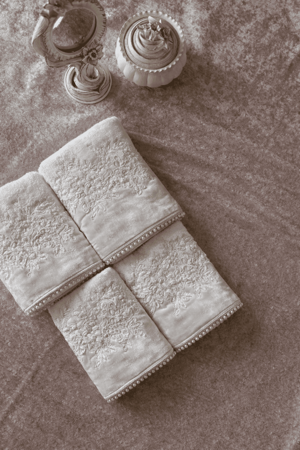 Velvet Bloom in Off white